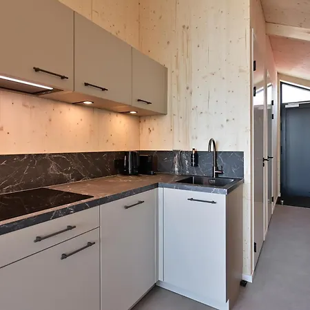 Aparthotel Harbourlodges 4*