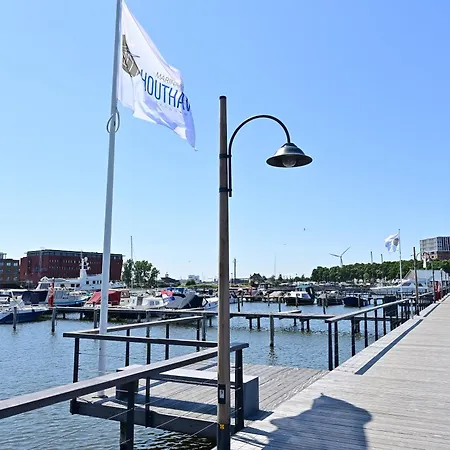 Aparthotel Harbourlodges 4*